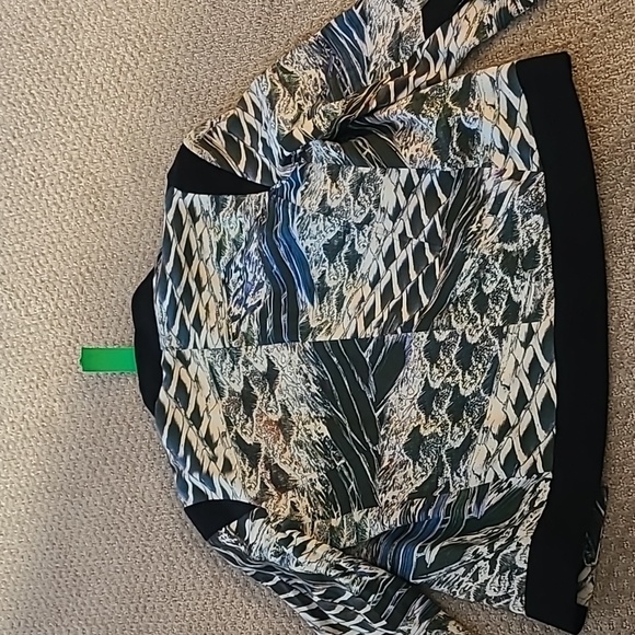 Helmut Lang Blazer pattern size 2 the wave is cropping. - Picture 5 of 6